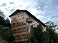 Edificio de oficinas. Lourenzá.