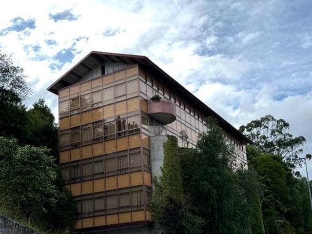 Edificio de oficinas. Lourenzá.